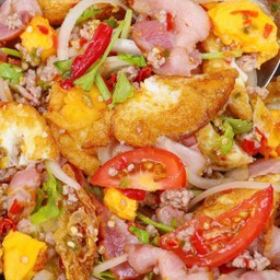 ยำไข่ดาวหมูสับ
