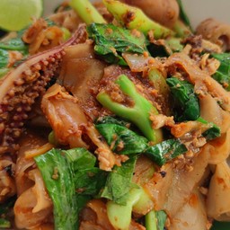 ผัดซีอิ๊วหมึก