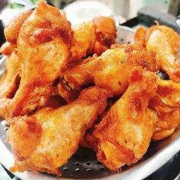 น่องไก่ทอดน้ำปลา+จิ้มแจ่ว