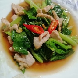 ผัดคะน้าราดข้าว