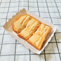 กะเพรา/ขนมปังปิ้ง น้องไมย