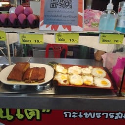 ร้านจานโตกะเพาเด็ดไข่เจียวทรงเครื่องตลาดเสรี(ญอญิ๋ง) ตลาดเสรี สาย 5