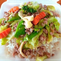 ผัดผักรวมราดข้าว(รบกวนเลือกเนื้อสัตว์จ้า)