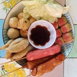 ลูกชิ้นทอดร้านน้องเอ็กซ์ บ้านเลขที่ 164