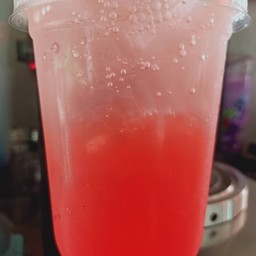 สตอเบอรี่โซดา