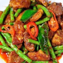 ข้าวพริกแกงหมูฟรีไข่ดาว