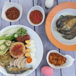 ข้าวคลุกน้ำพริกแซ่บแสบปาก