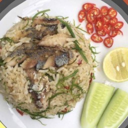 ข้าวผัดปลาทูพริกสดชะอม