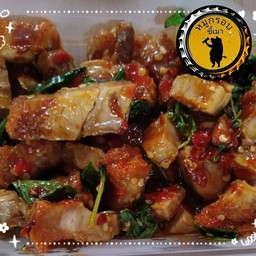 หมูกรอบ 1 ขีด ผัดกระเพรา