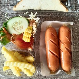 สเต็กไส้กรอกซอสกีวี+เฟรนฟรายซีส