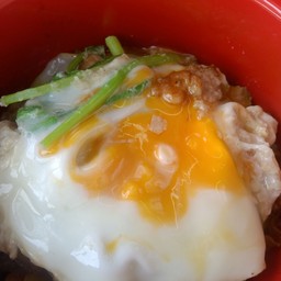 ผัดซีอิ๊วเส้นใหญ่เพิ่มไข่เยิ้ม