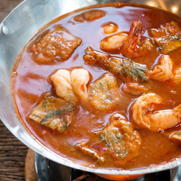 แกงส้มชะอมกุ้งแชบ๊วย