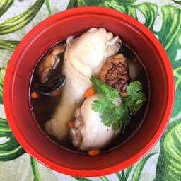 ไก่ตุ๋นเห็ดหอมเก๋ากี้