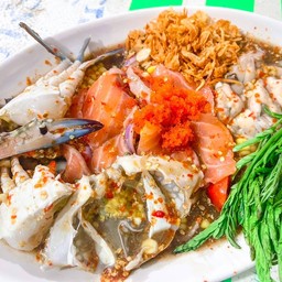 ยำแซลมอนหอยนางงรมปูม้า