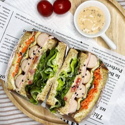 แซนวิช ไส้กรอก-แฮม-ชีส