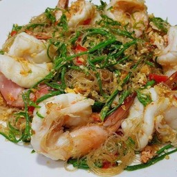 กุ้งผัดวุ้นเส้นชะอม เป็นกับ