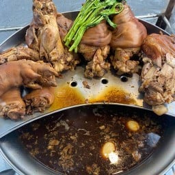 ข้าวขาหมูเจ๊เล็กซอย10 บางใหญ่ ตำบลเสาธงหิน