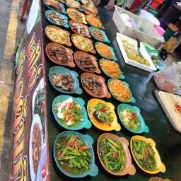 ข้าวต้มกุ้ย by แม่ไก่ ตึก 95 เอื้ออาทรเทพารักษ์ 3