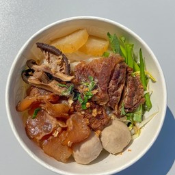 ก๋วยเตี๋ยวเนื้อตุ๋น