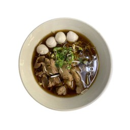 ก๋วยเตี๋ยวหมูตุ๋นน้ำแดง