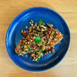 ปลากะพงทอดราดพริกเกลือ (ครึ่งตัว)