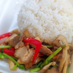 หมูกรอบผัดน้ำมันหอย