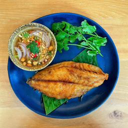 ปลากะพงทอดน้ำปลา (เต็มตัว)