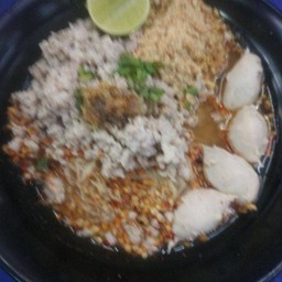 ก๋วยเตี๋ยวต้มยำหมูทะลัก สูตรพริกป่น