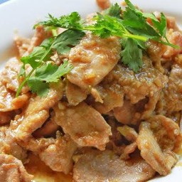 หมูกระเทียมพริกไทย