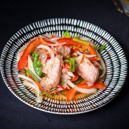 ข้าว ยำคอหมู