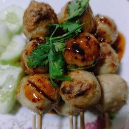 ร้านลูกชิ้นหมูแท้ๆ ปิ้ง ทอด