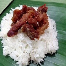 ข้าวเหนียวหน้าหมูทอดกระเทียม