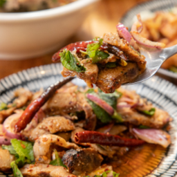 น้ำตกคอหมูย่าง