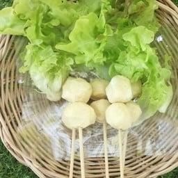 สลัดโรลคุณเฟือง, ลูกชิ้นทอดน้ำจิ้มสูตรโบราณ