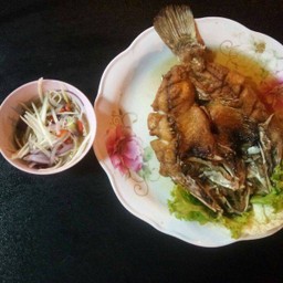 ปลากะพงทอดน้ำปลา