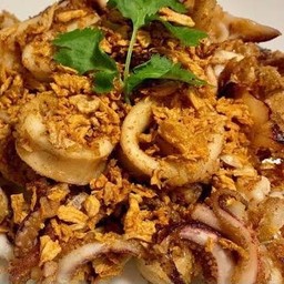 หมึกทอดกระเทียม