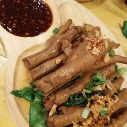 ตีนไก่ตุ๋น พร้อมน้ำจิ้มรสเด็ด