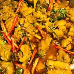 ผัดพริกแกงไก่
