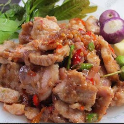 (กับข้าว)หมูชิ้นผัดกะปิพริกสด