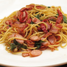 สปาเก็ตตี้ไส้กรอกผัดพริกแห้ง