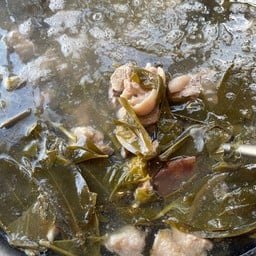 ต้มขาหมูใบชมวง