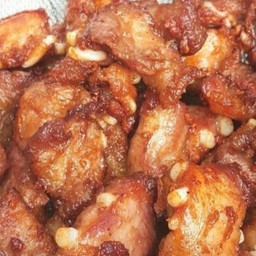 ซี่โครงหมูอ่อนทอดกระเทียม