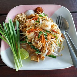 ผัดไทกุ้งสด