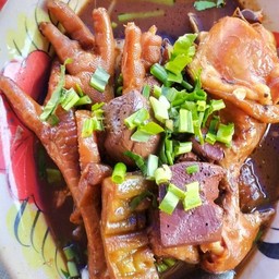 ก๋วยเตี๋ยวไก่สไตล์อลิซ   ฟรี(เกี๊ยวทอด+ผักสด) หน้าประตูบางเขนมหาวิทยาลัยแม่โจ้