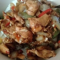 ผัดพริกไก่ (ราดข้าว)