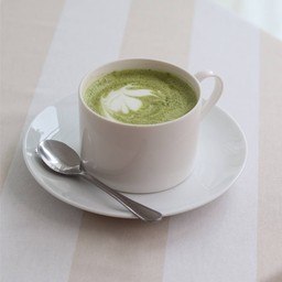 มัทฉะลาเต้ร้อน