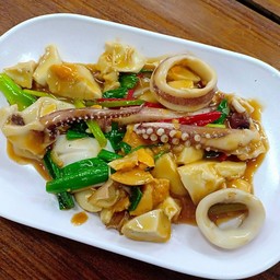 ปลาหมึกผัดไข่เค็ม