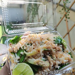 ข้าวผัดไก่ กระทะ