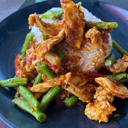 ผัดพริกแกงหมู