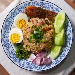 ข้าวผัดแมวปลาแกะไข่ต้ม